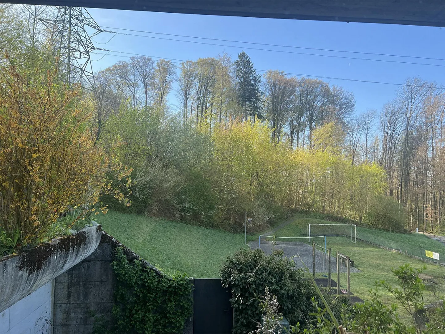 Appartement élégant et lumineux avec terrasse et vue sur la verdure - Photo 2 sur 9