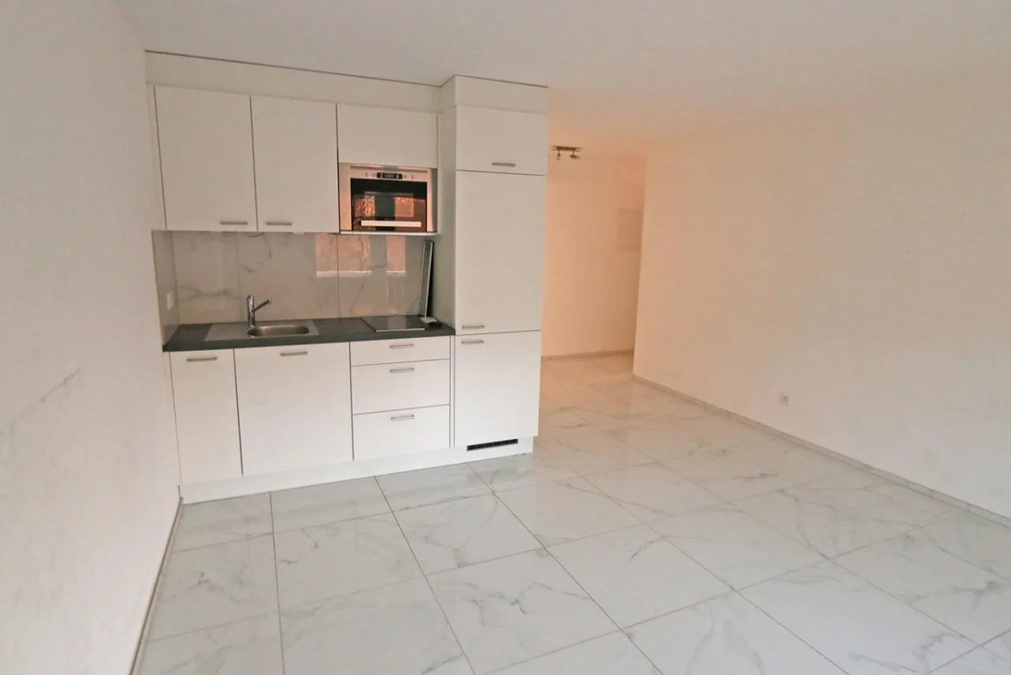 Modern apartment with beautiful view - Photo 2 of 4