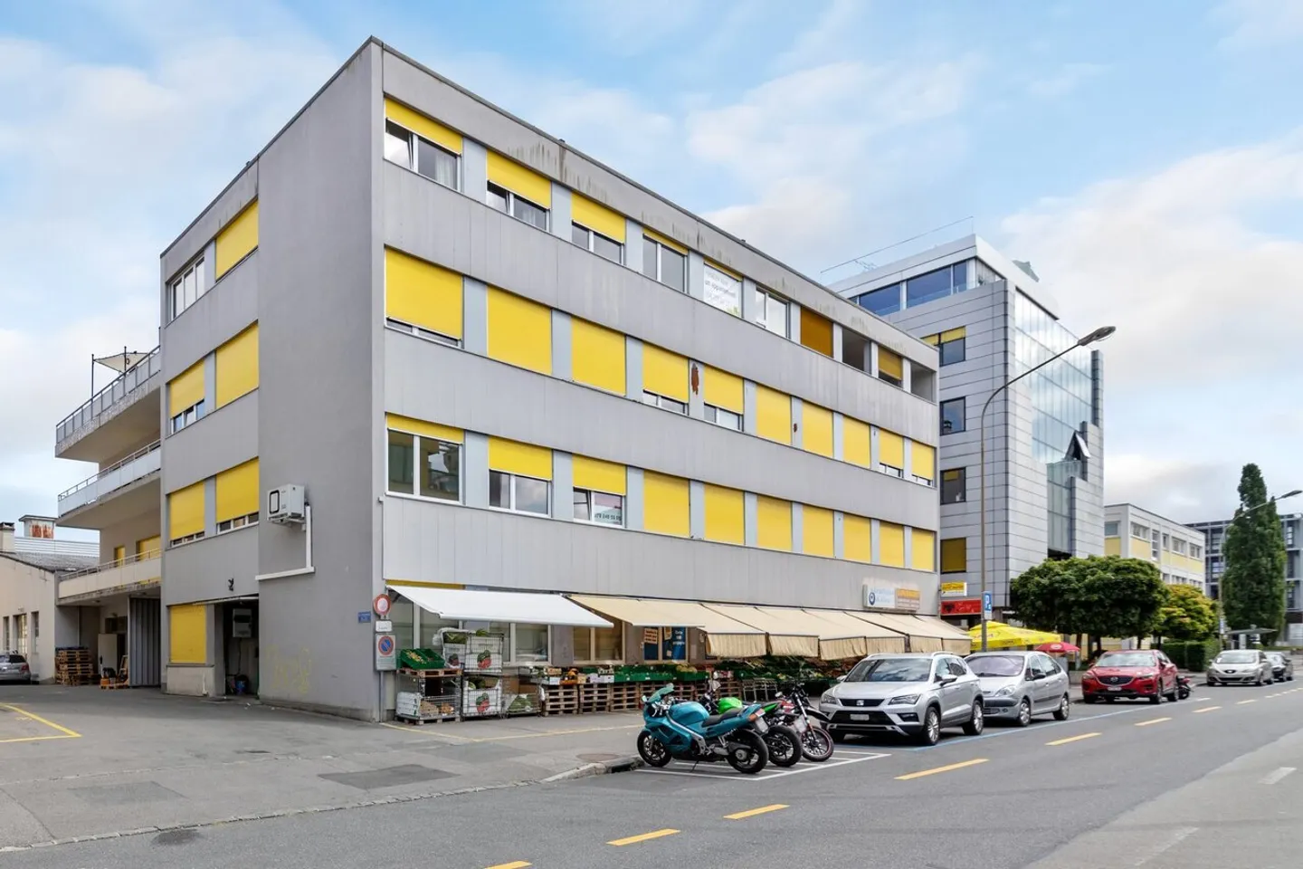 Sales/Office Space of 52 m² for Rent - 2nd Floor - Photo 2 of 8