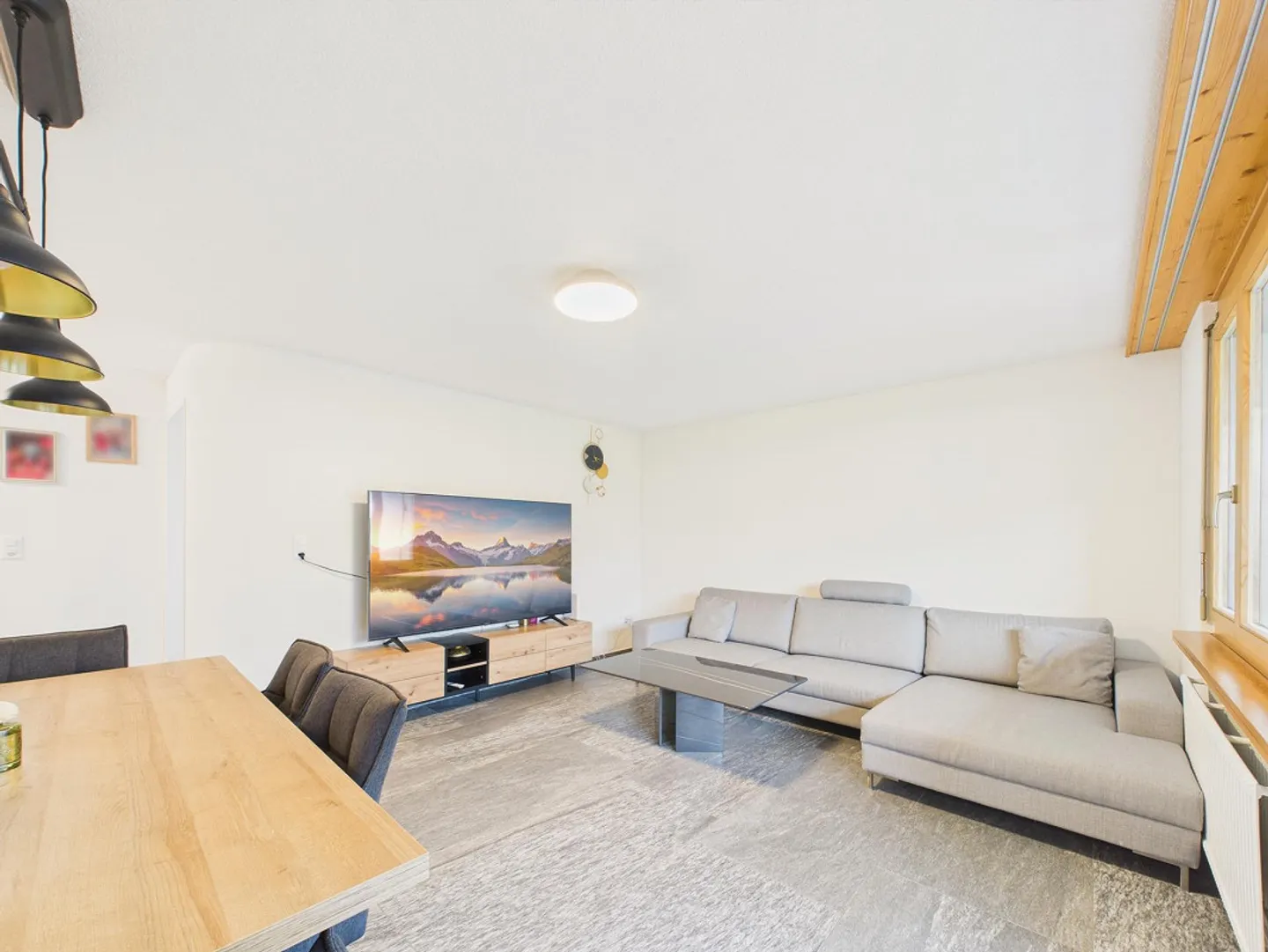 Charming apartment with a magnificent view in Bazenheid - Photo 2 of 9