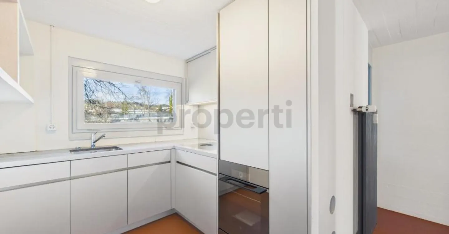Living in an Icon of Swiss Architecture | Unique 4.5-Room Maisonette Apartment in the Listed Atelier-5 Ensemble in Flamatt - Photo 2 of 12