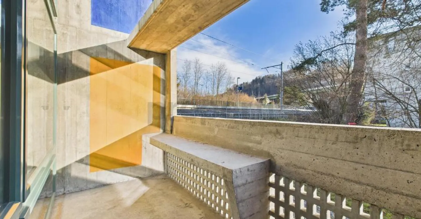Living in an Icon of Swiss Architecture | Unique 4.5-Room Maisonette Apartment in the Listed Atelier-5 Ensemble in Flamatt - Photo 7 of 12