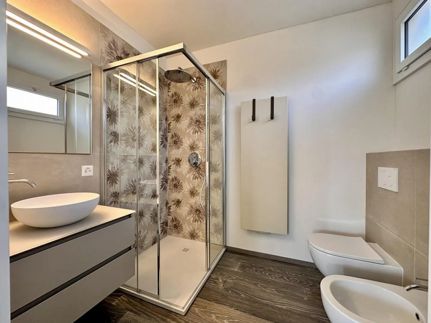 APPARTAMENTO 4.5 STANZE RISTRUTTURATO - PISCINA NEL COMPLESSO RESIDENZIALE - Foto 10 di 11