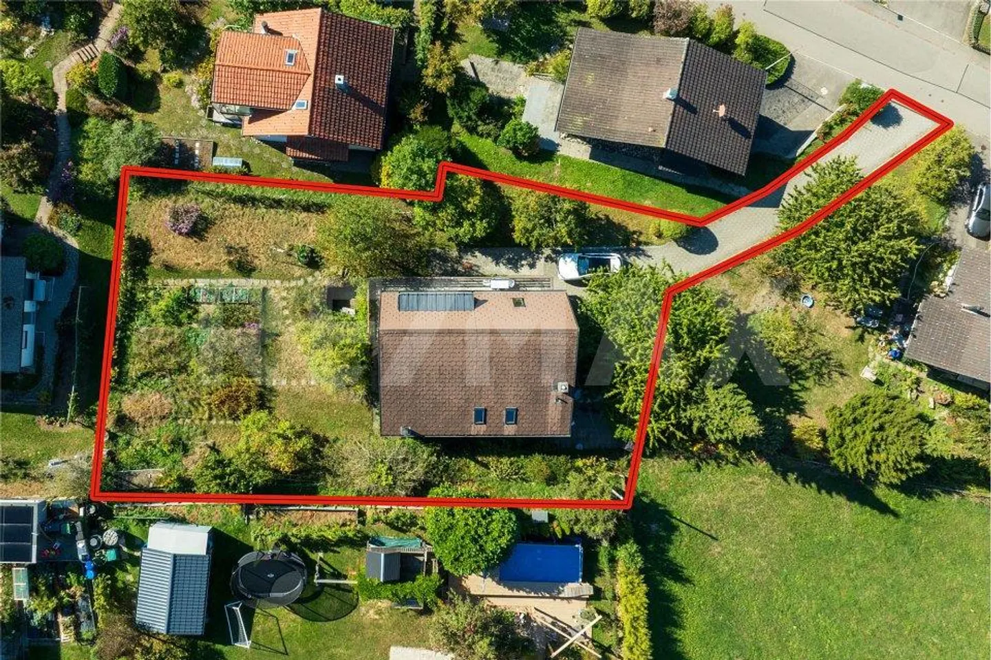 Une maison avec une vue fantastique et beaucoup de potentiel - Photo 2 sur 13