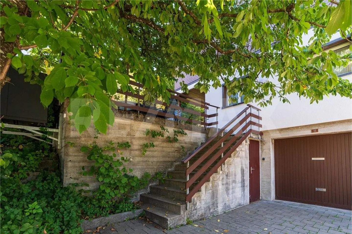 Une maison avec une vue fantastique et beaucoup de potentiel - Photo 6 sur 13