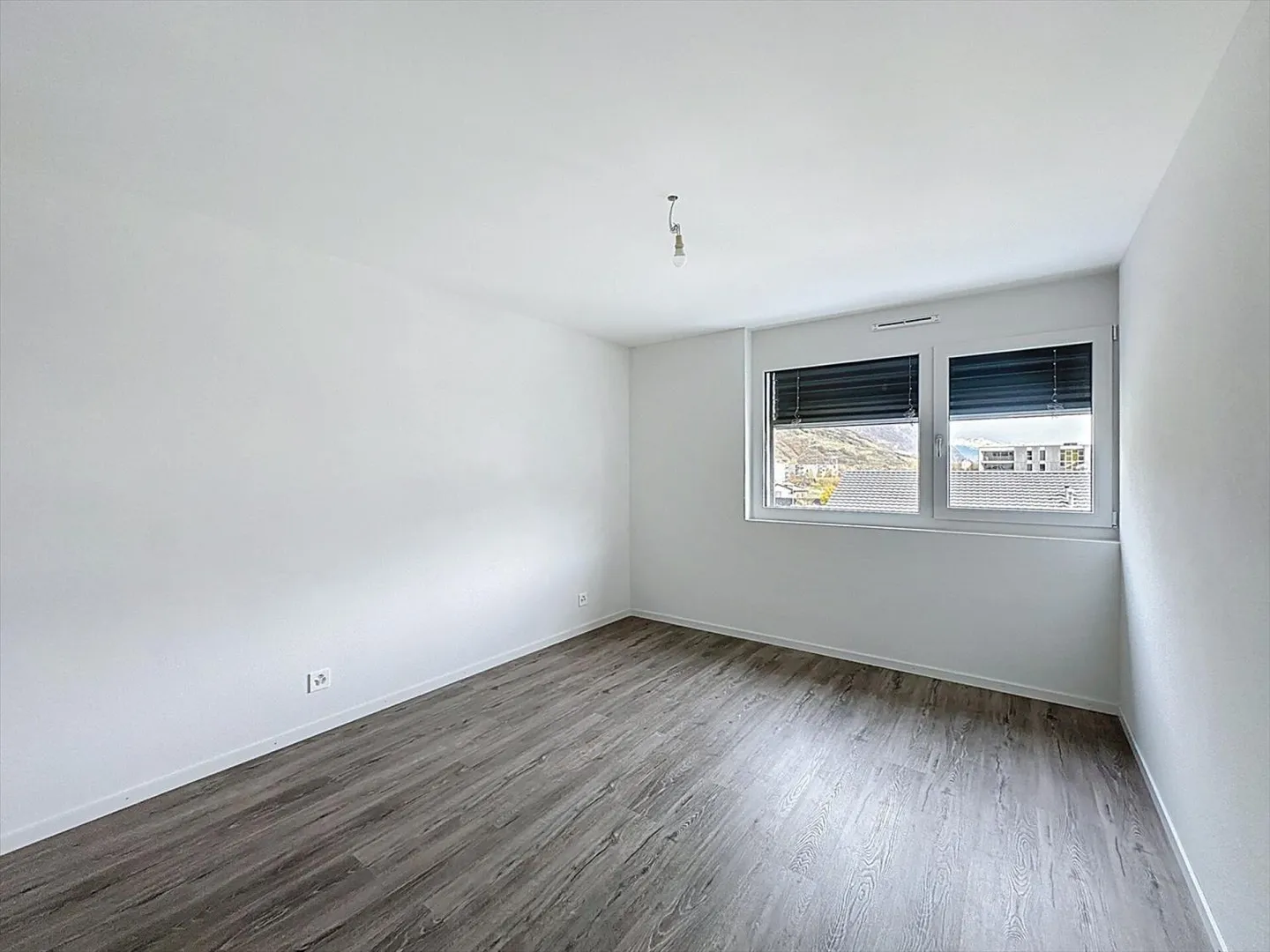 3.5-Room Attic Apartment in Martigny - Photo 11 of 12