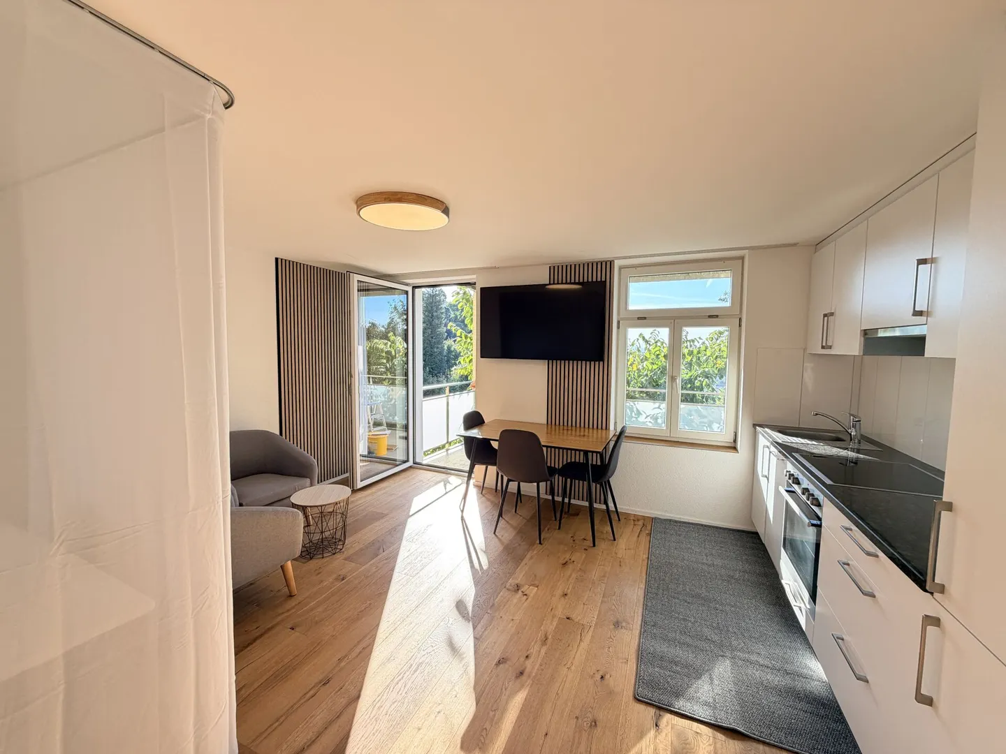 Möbliertes Studio mit Balkon - Foto 1 von 7