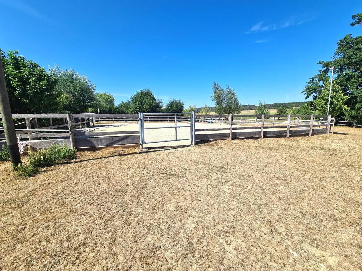 Extraordinary and very rare offer - Beautifully renovated village house on 4,385 m² - Photo 13 of 30