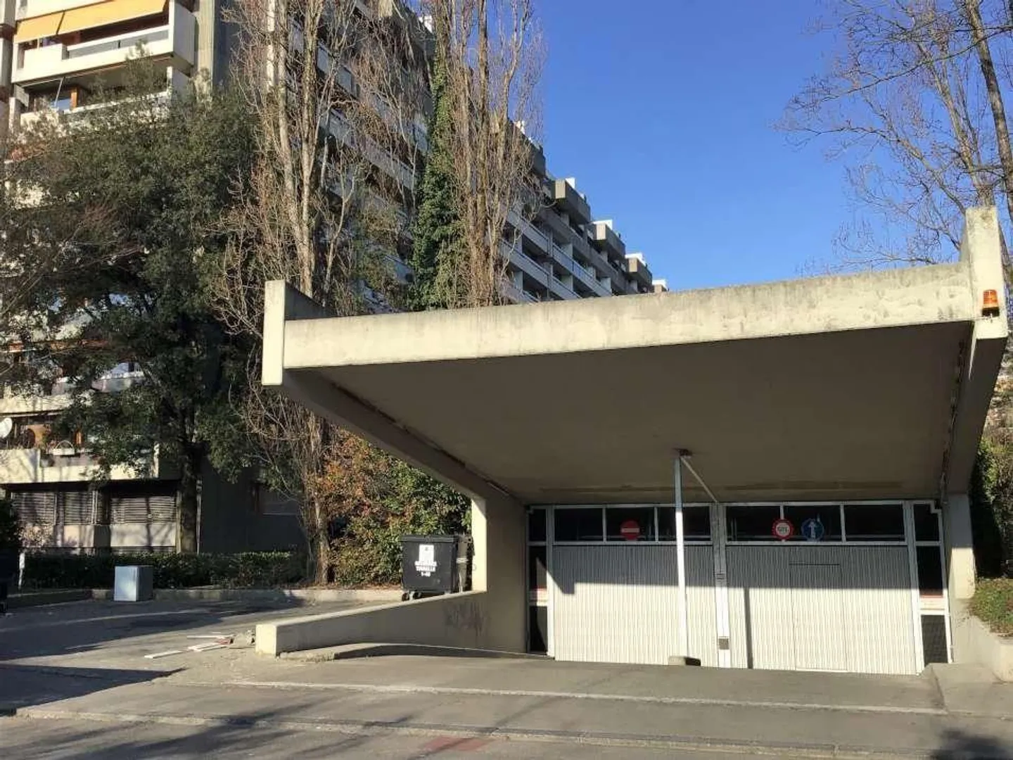 Place de parking à louer dans le complexe de La Tourelle - Photo 1 sur 1