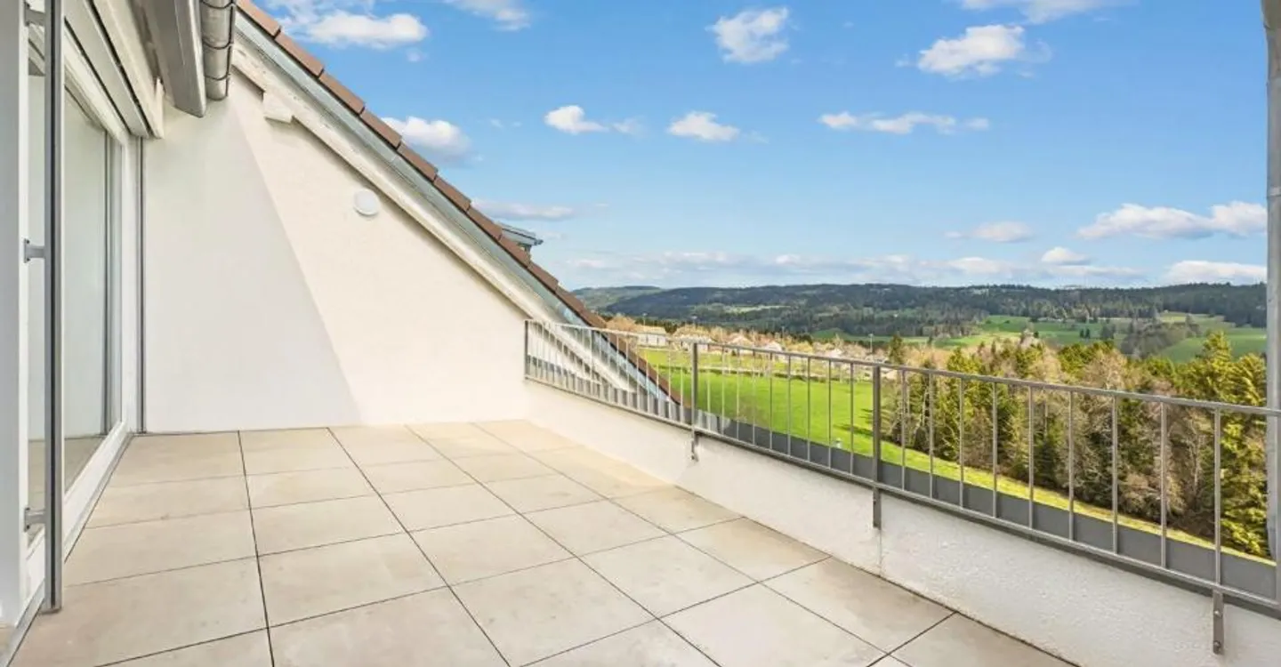 DUPLEX SPAZIOSO DI 5,5 LOCALI CON 2 BALCONI-BAIGNOIRES - Foto 3 di 12