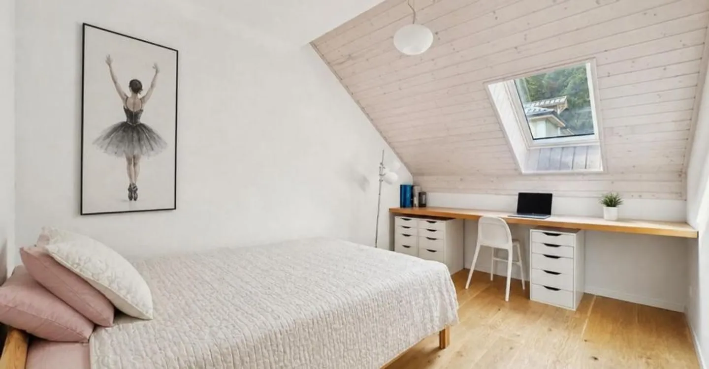 DUPLEX SPAZIOSO DI 5,5 LOCALI CON 2 BALCONI-BAIGNOIRES - Foto 9 di 12