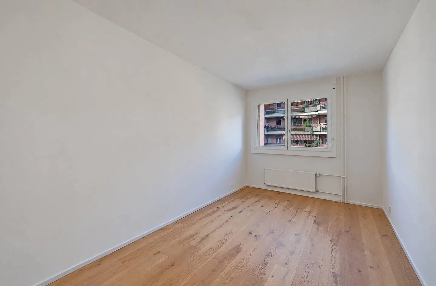 Wunderschöne 5,5-Zimmer-Wohnung von 132 m2, die komplett renoviert wurde, mit großem Balkon - Foto 12 von 13