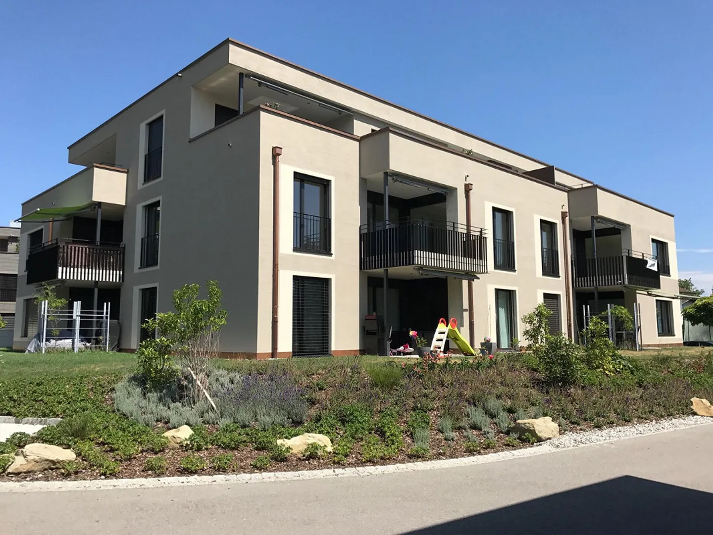 Moderne Attikawohnung mit Terrassen - Foto 1 von 11