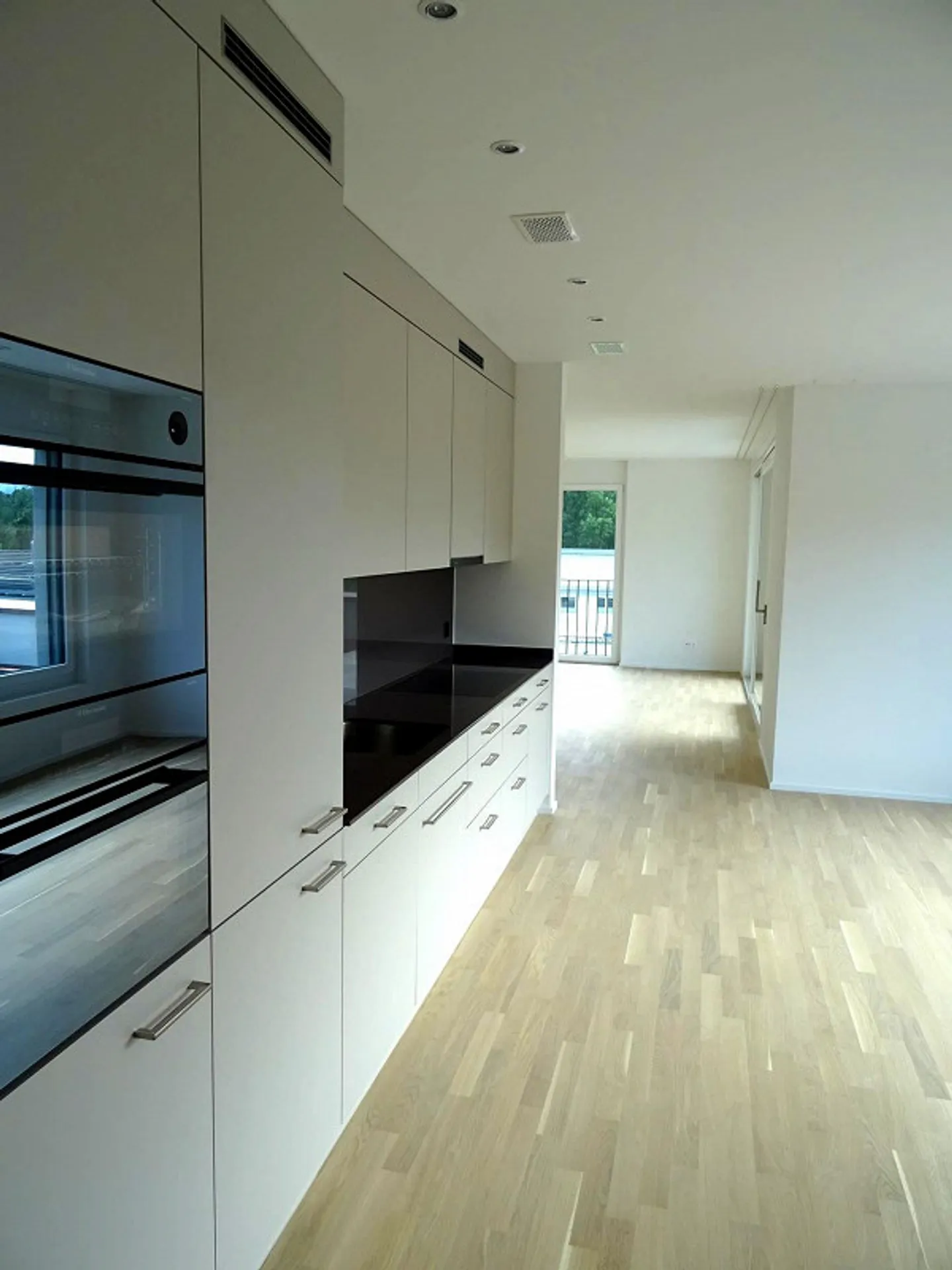 Moderne Attikawohnung mit Terrassen - Foto 3 von 11