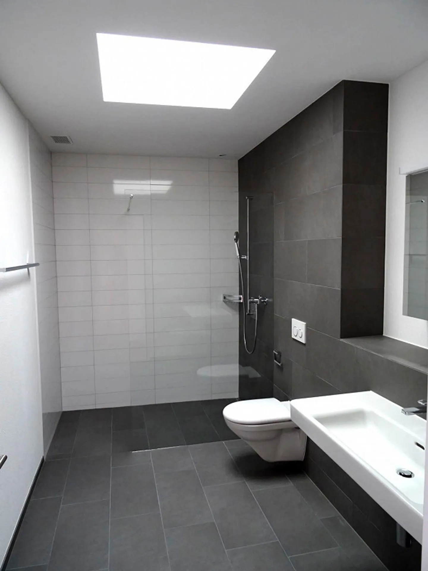 Moderne Attikawohnung mit Terrassen - Foto 4 von 11