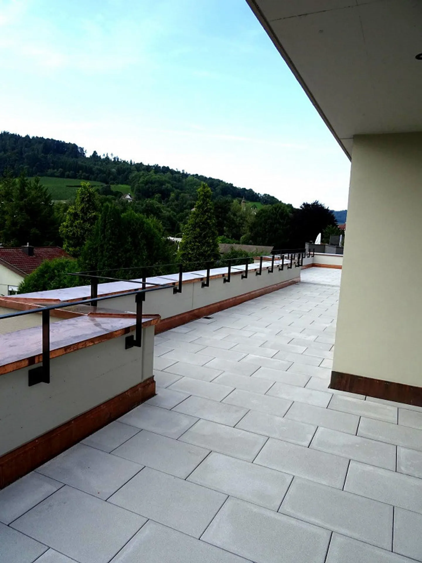 Moderne Attikawohnung mit Terrassen - Foto 9 von 11