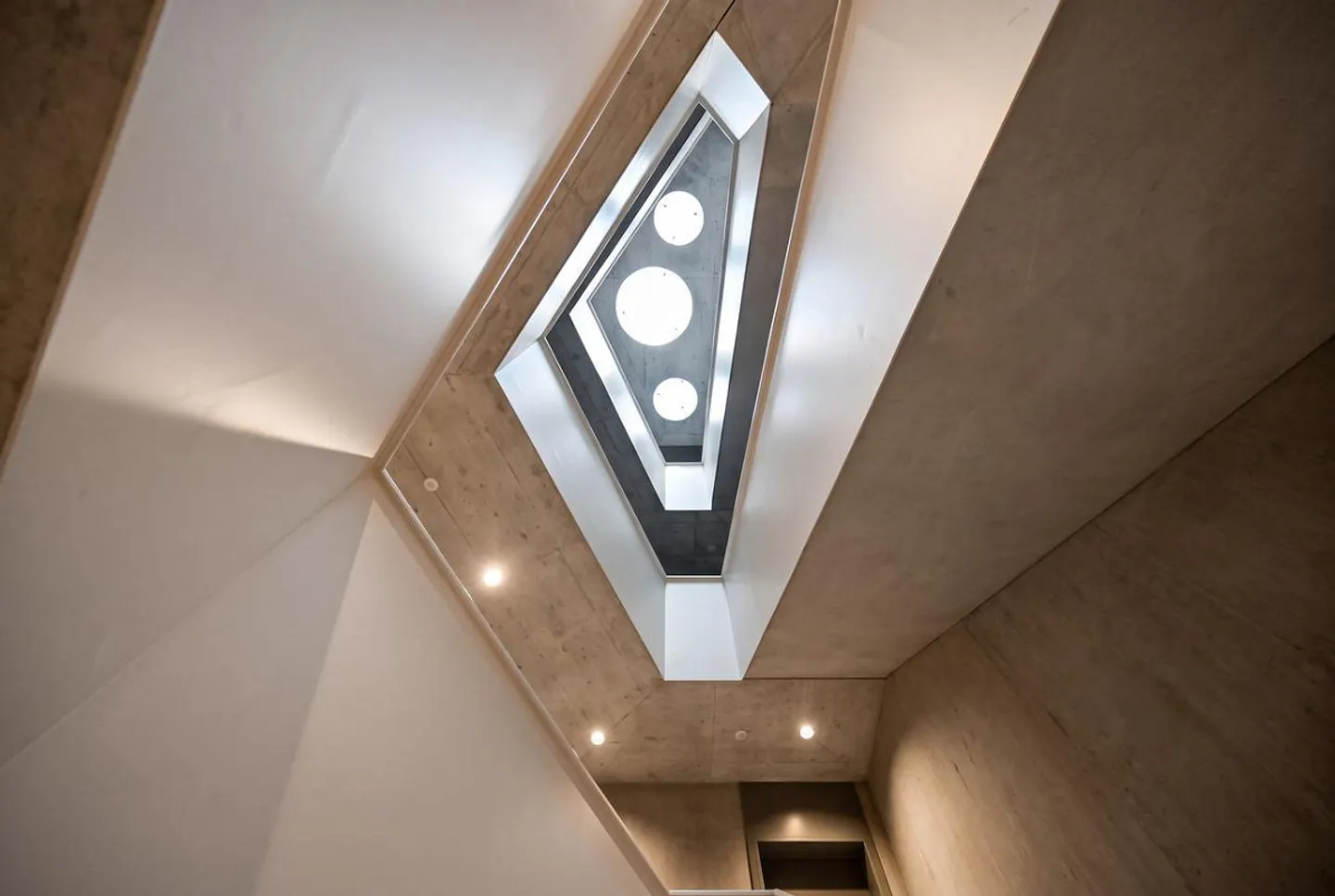 Exclusive Attic Apartment Near Basel - Photo 1 of 13