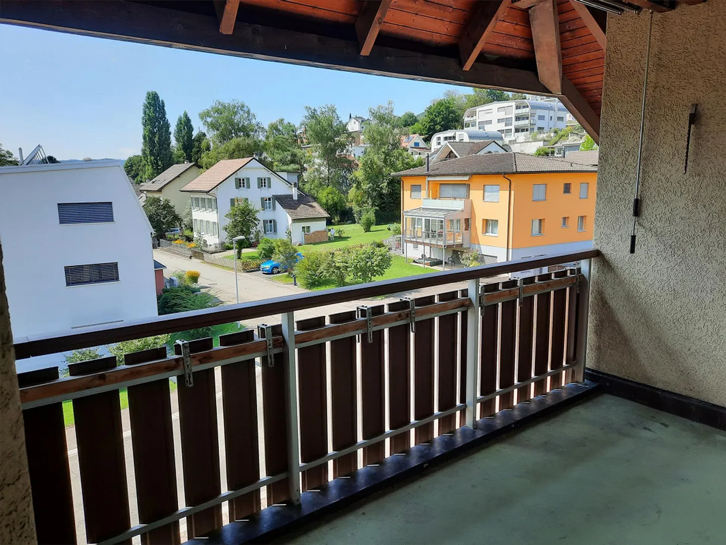 Appartement sous les combles lumineux de 4,5 pièces avec cheminée - Photo 3 sur 9
