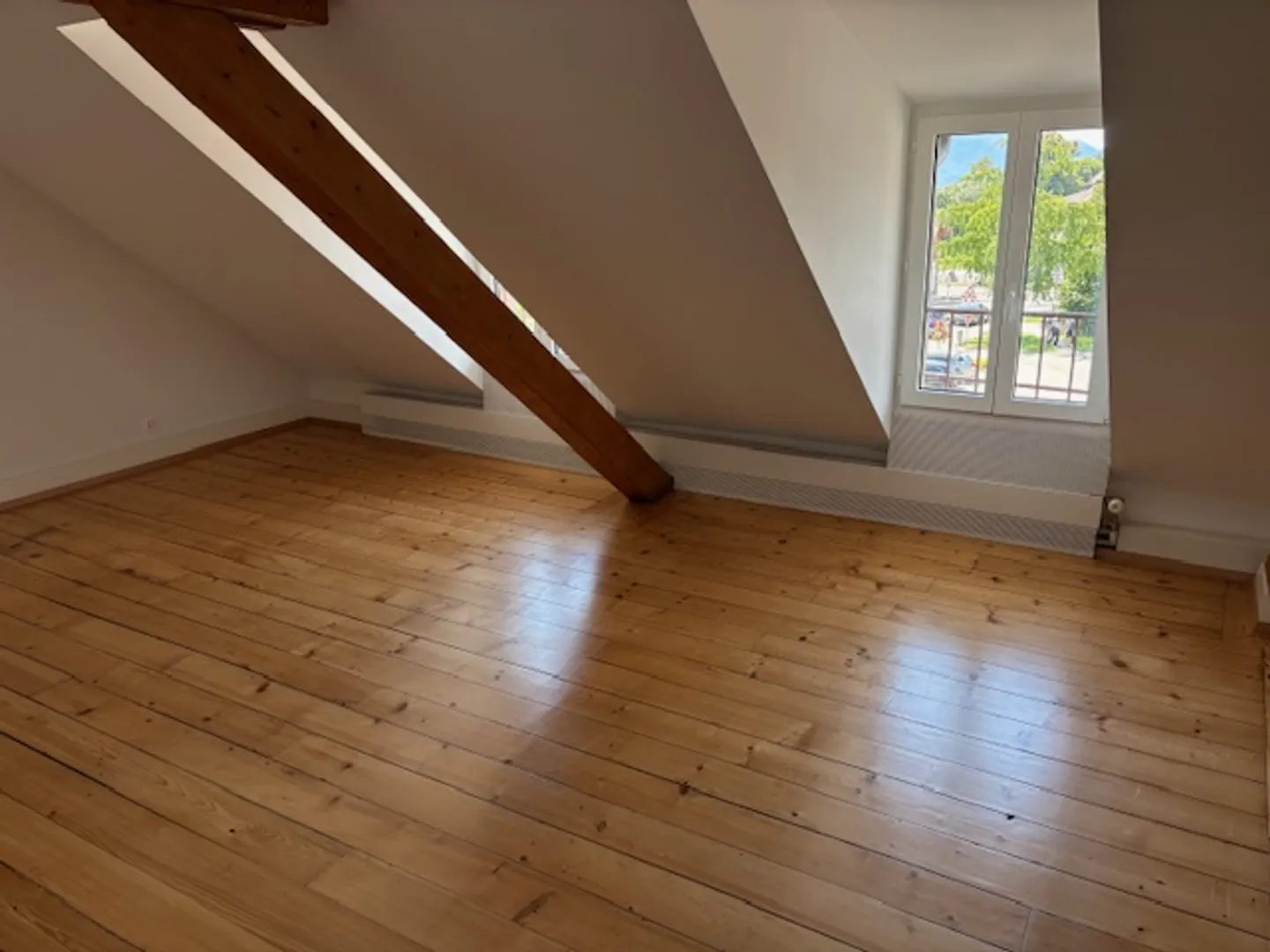 Dachgeschoss 4.5 Zimmer - Foto 2 von 13