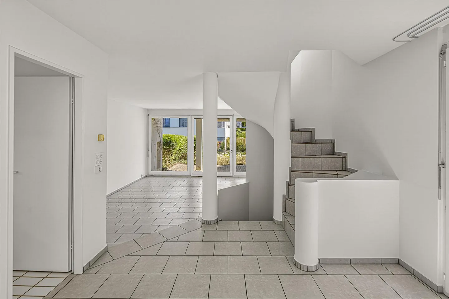 6.5-Zimmer-Einfamilienhaus mit Garten an ruhiger Lage - Foto 3 von 12