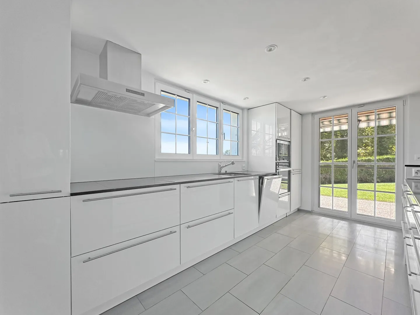 VERY BEAUTIFUL INDIVIDUAL VILLA COMPLETELY RENOVATED, PERFECT FOR A FAMILY - Photo 3 of 7