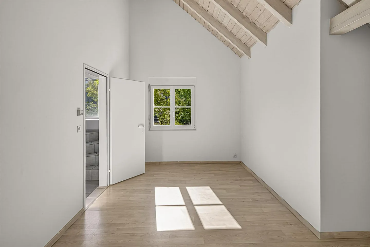6.5-Zimmer-Einfamilienhaus mit Garten an ruhiger Lage - Foto 7 von 12