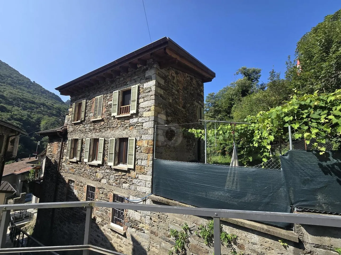 TRANQULLA E SPAZIOSA CON GIARDINO - Foto 2 di 5