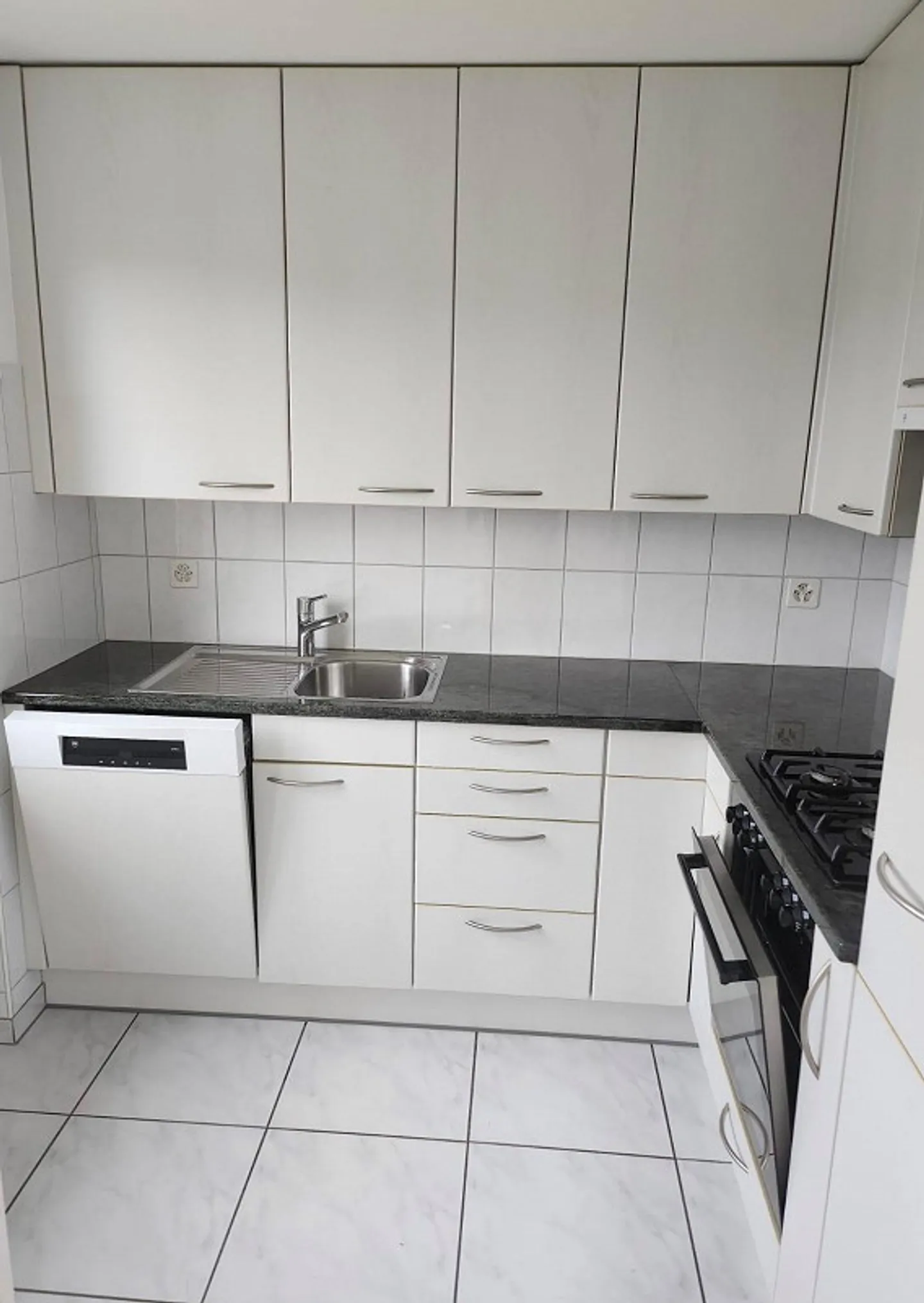 Appartement de 5,5 pièces dans une zone de loisirs à l'ouest de la ville - Photo 1 sur 6
