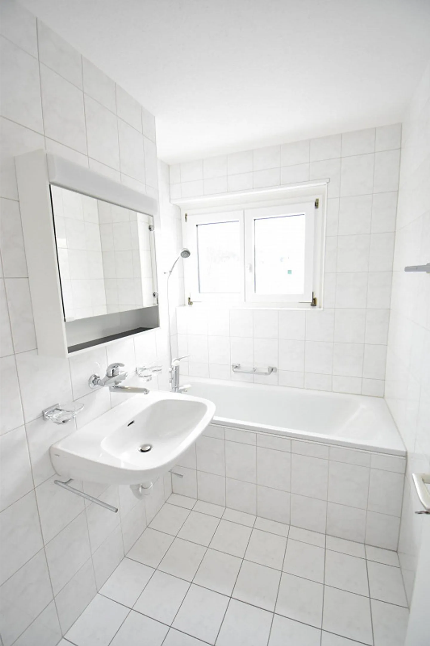 Appartement de 5,5 pièces dans une zone de loisirs à l'ouest de la ville - Photo 2 sur 6
