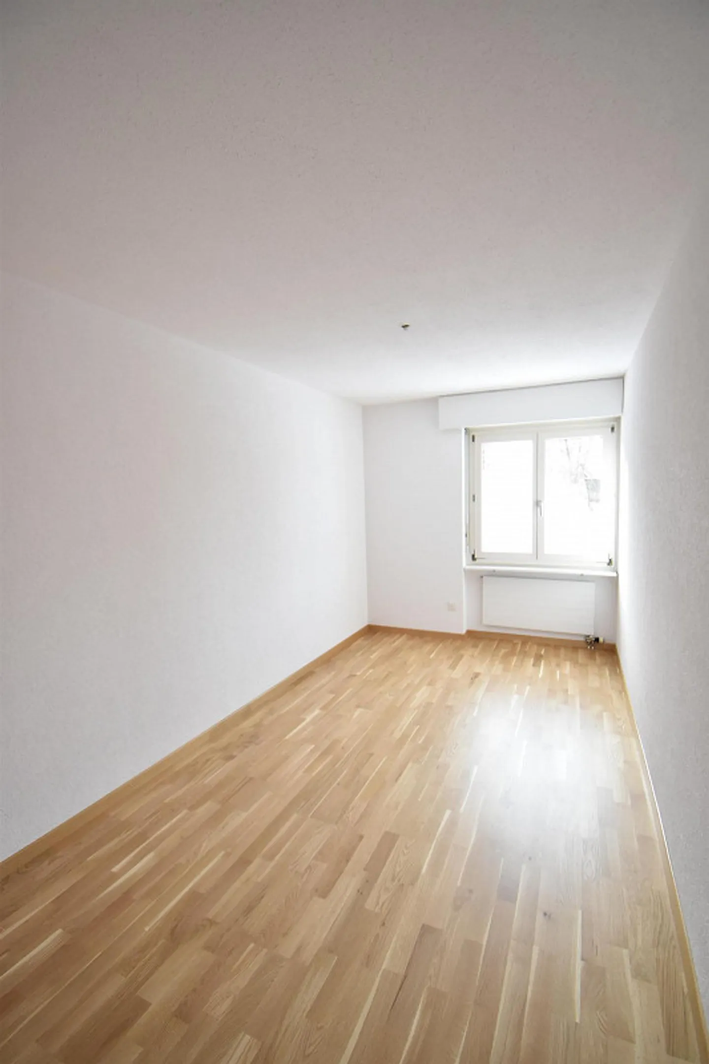 Appartement de 5,5 pièces dans une zone de loisirs à l'ouest de la ville - Photo 4 sur 6