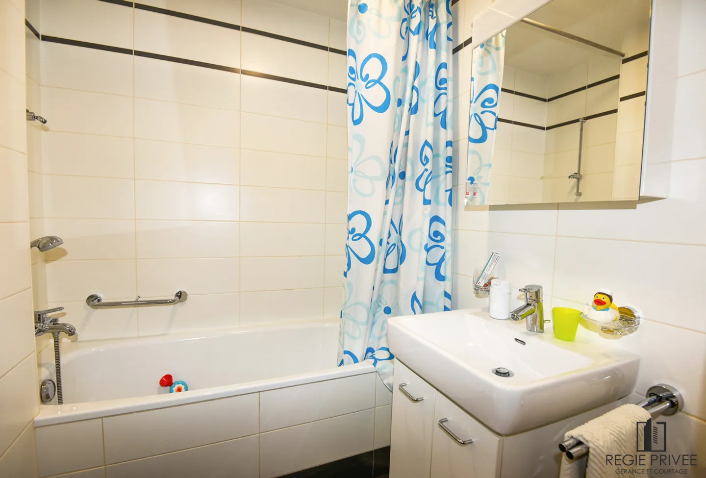 Centrale, grande giardino, 2 posti auto inclusi. Ideale per investitori. - Foto 6 di 9