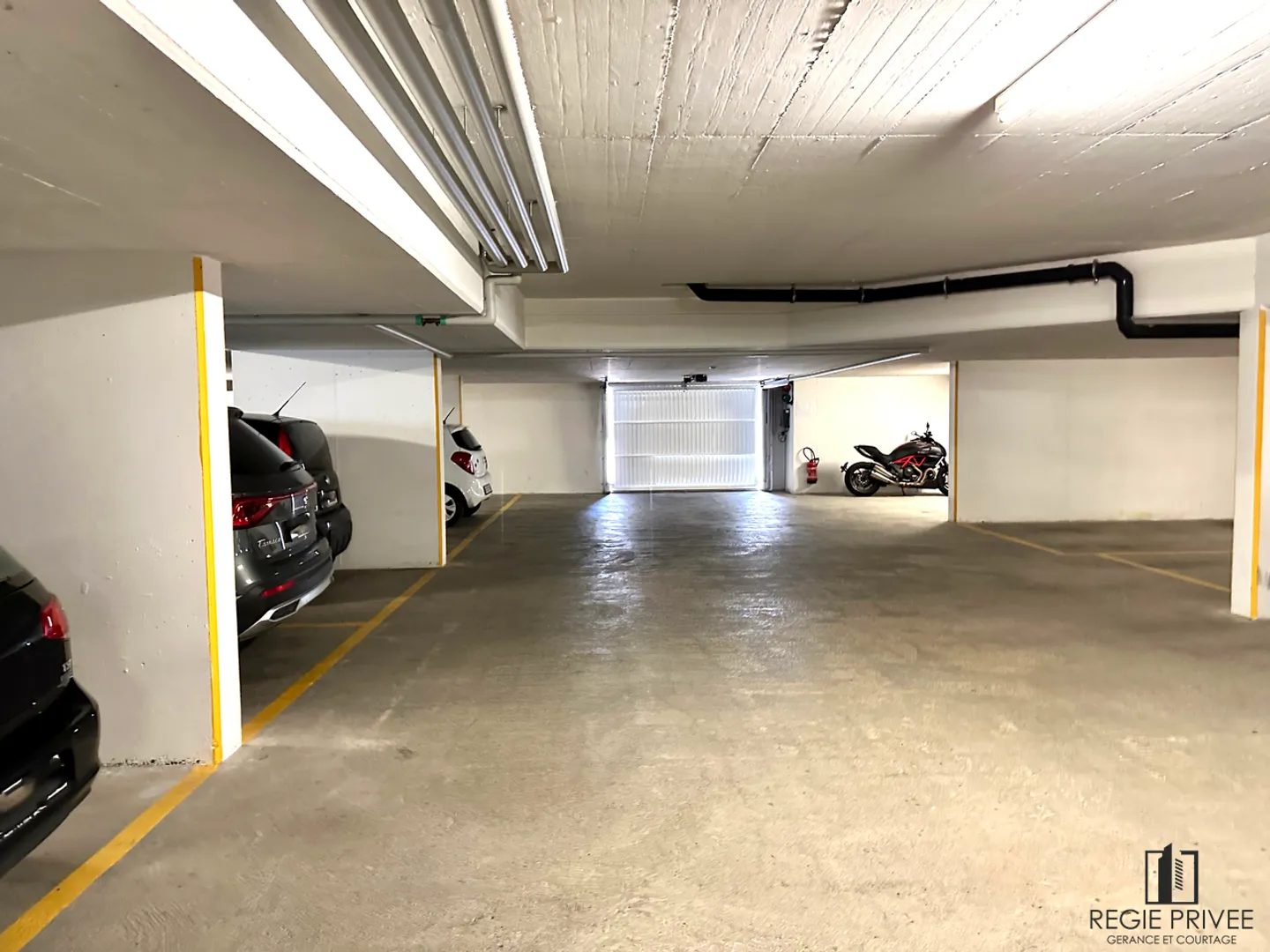 Centrale, grande giardino, 2 posti auto inclusi. Ideale per investitori. - Foto 7 di 9