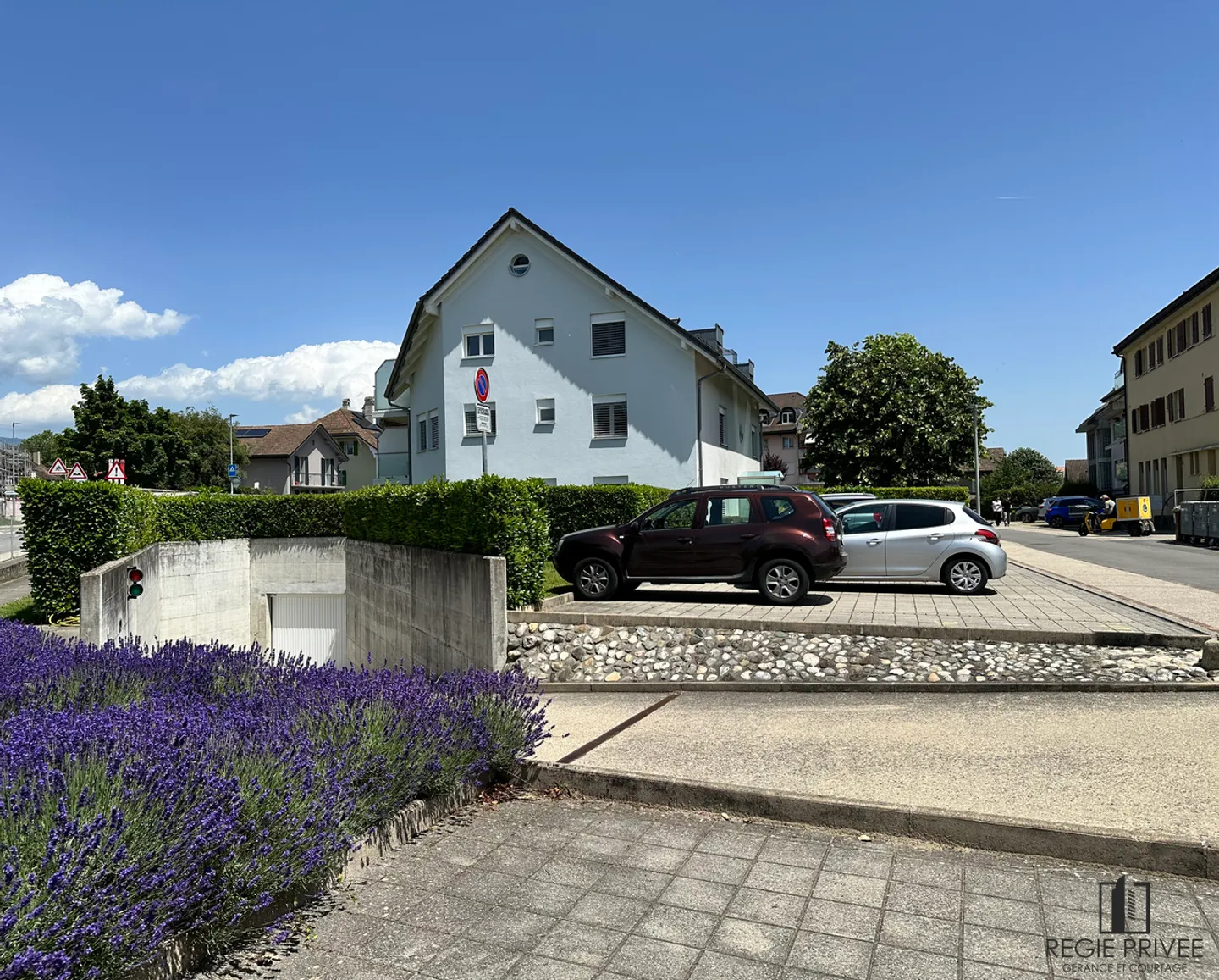 Centrale, grande giardino, 2 posti auto inclusi. Ideale per investitori. - Foto 8 di 9