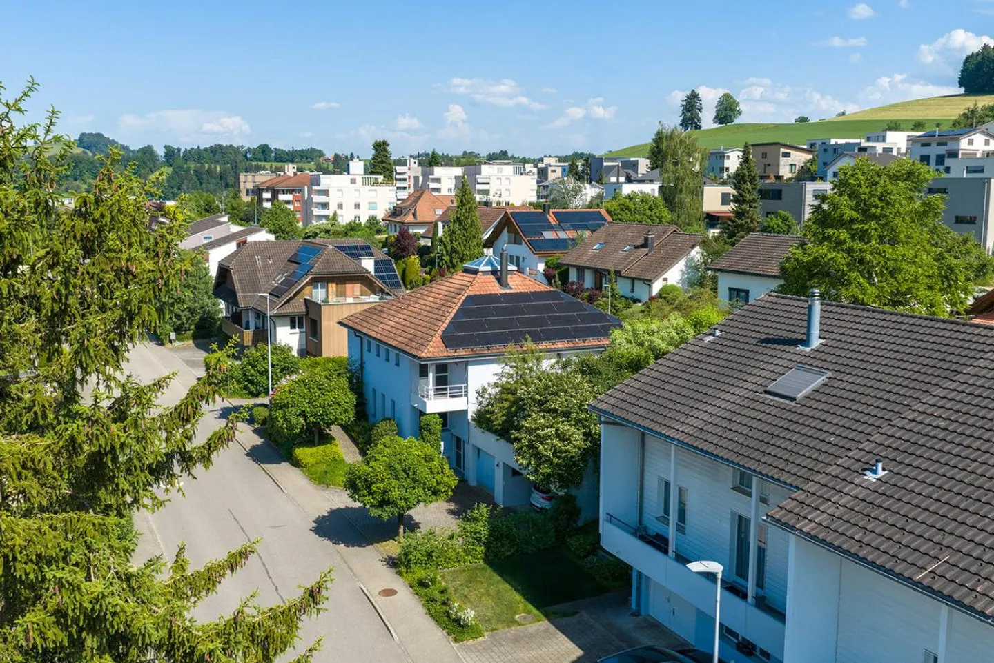 Einfamilienhaus mit besonderer Wohnqualität und idyllischem Garten - Foto 3 von 12