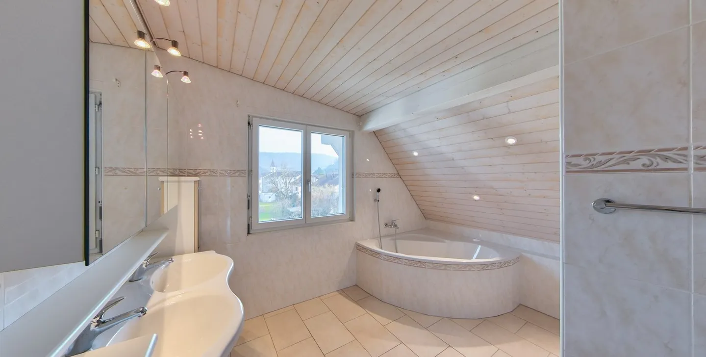 Appartement exceptionnel de 5,5 pièces avec vue dégagée à Aesch - Photo 6 sur 17