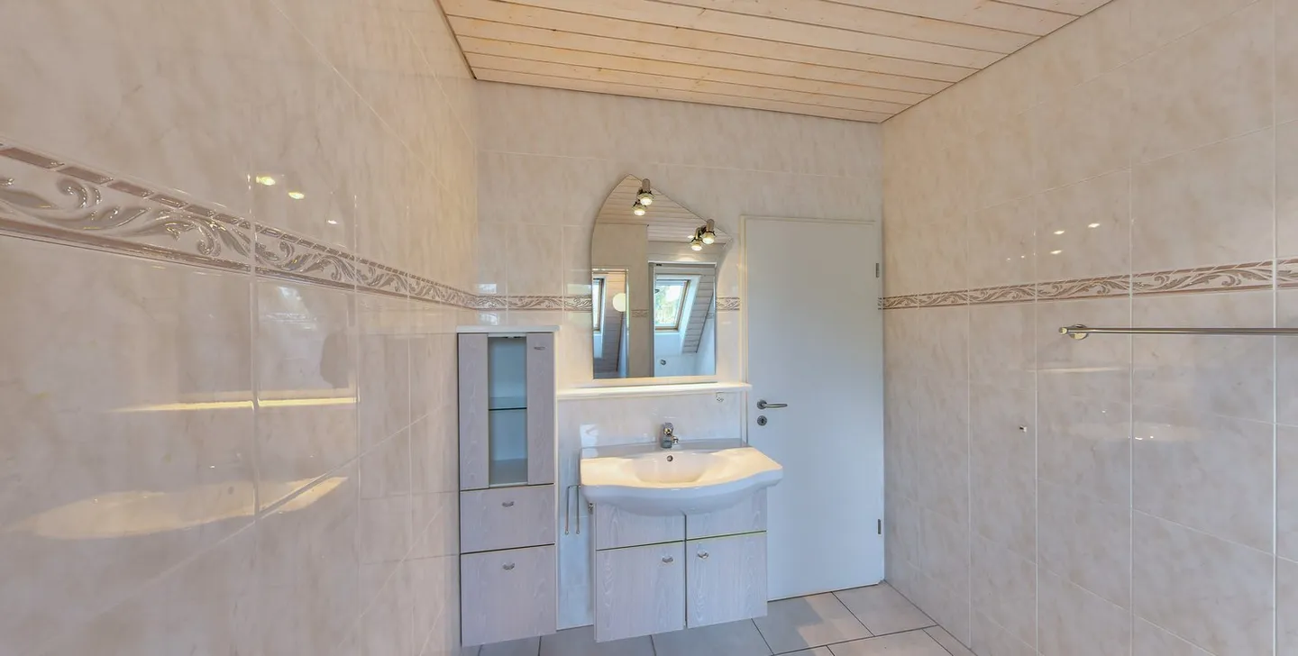 Appartement exceptionnel de 5,5 pièces avec vue dégagée à Aesch - Photo 9 sur 17