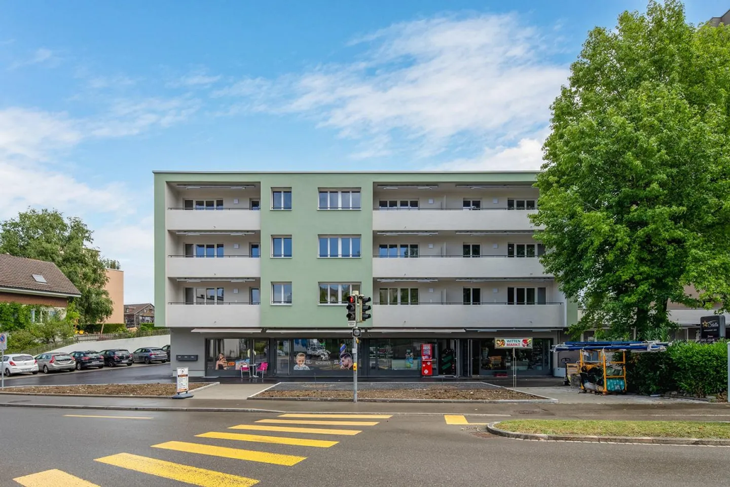 Spazio commerciale incluso area di stoccaggio in proprietà ristrutturata - Foto 2 di 10