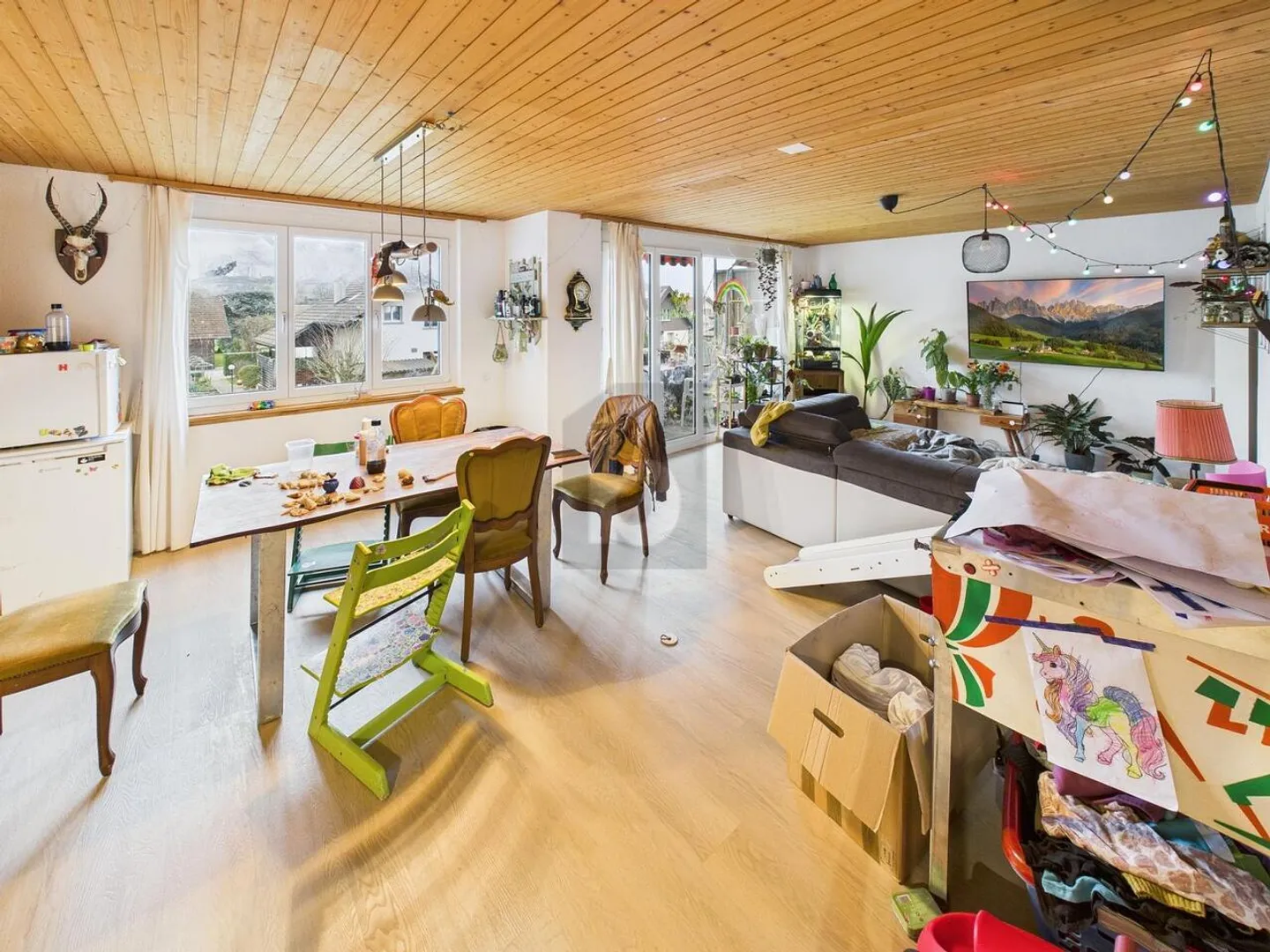 SPACIOUS AND WELL CONNECTED - Photo 1 of 6