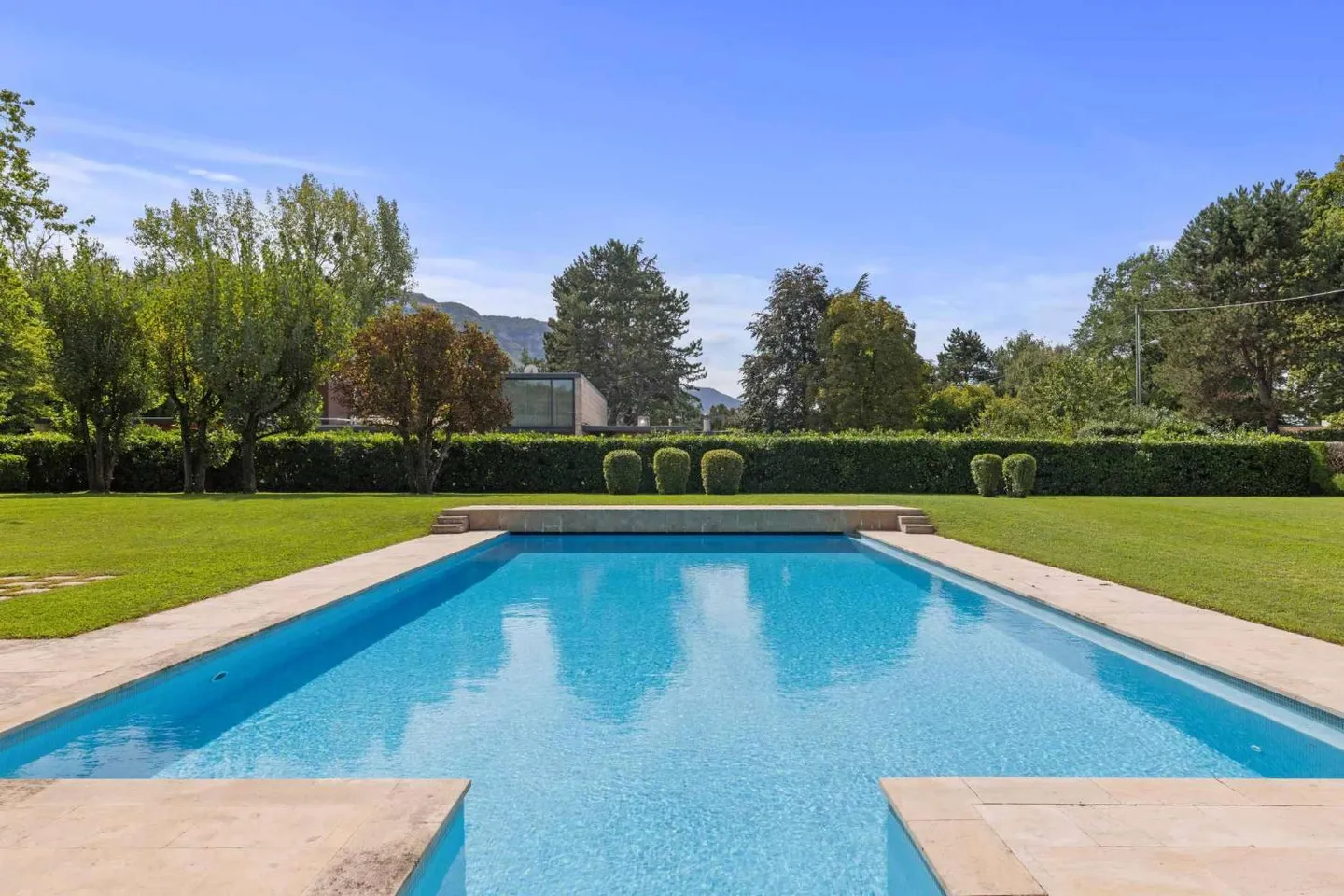 Exceptional property in the exclusive Hameau de Villette - Photo 2 of 13