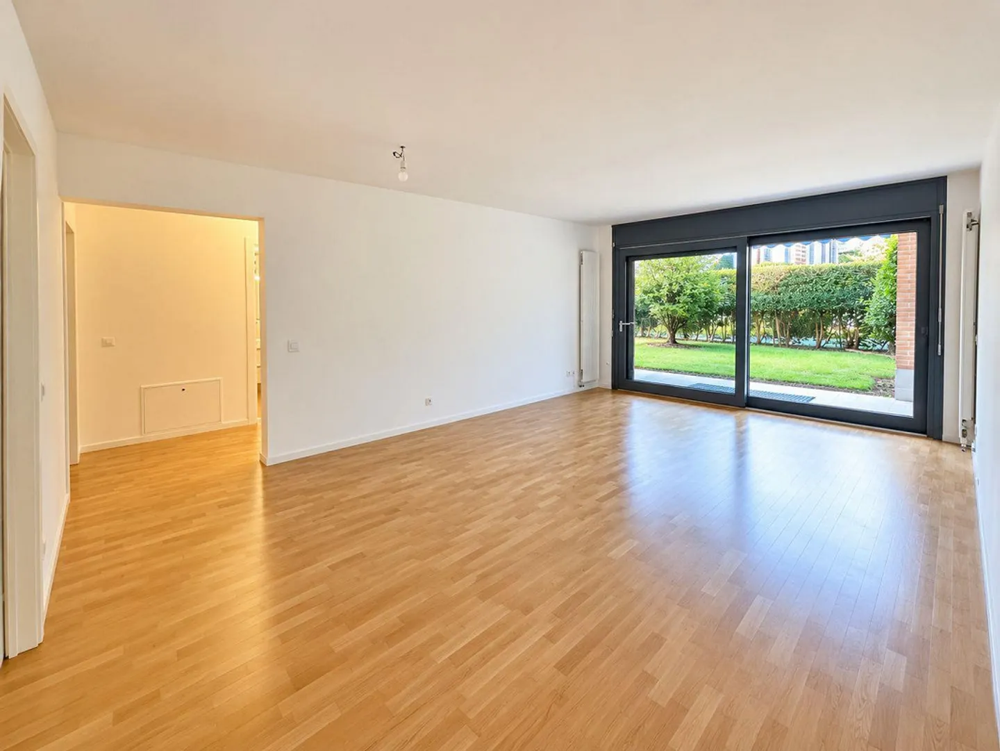 Spacious and bright 4.5-room apartment with terrace and private garden - Photo 4 of 14