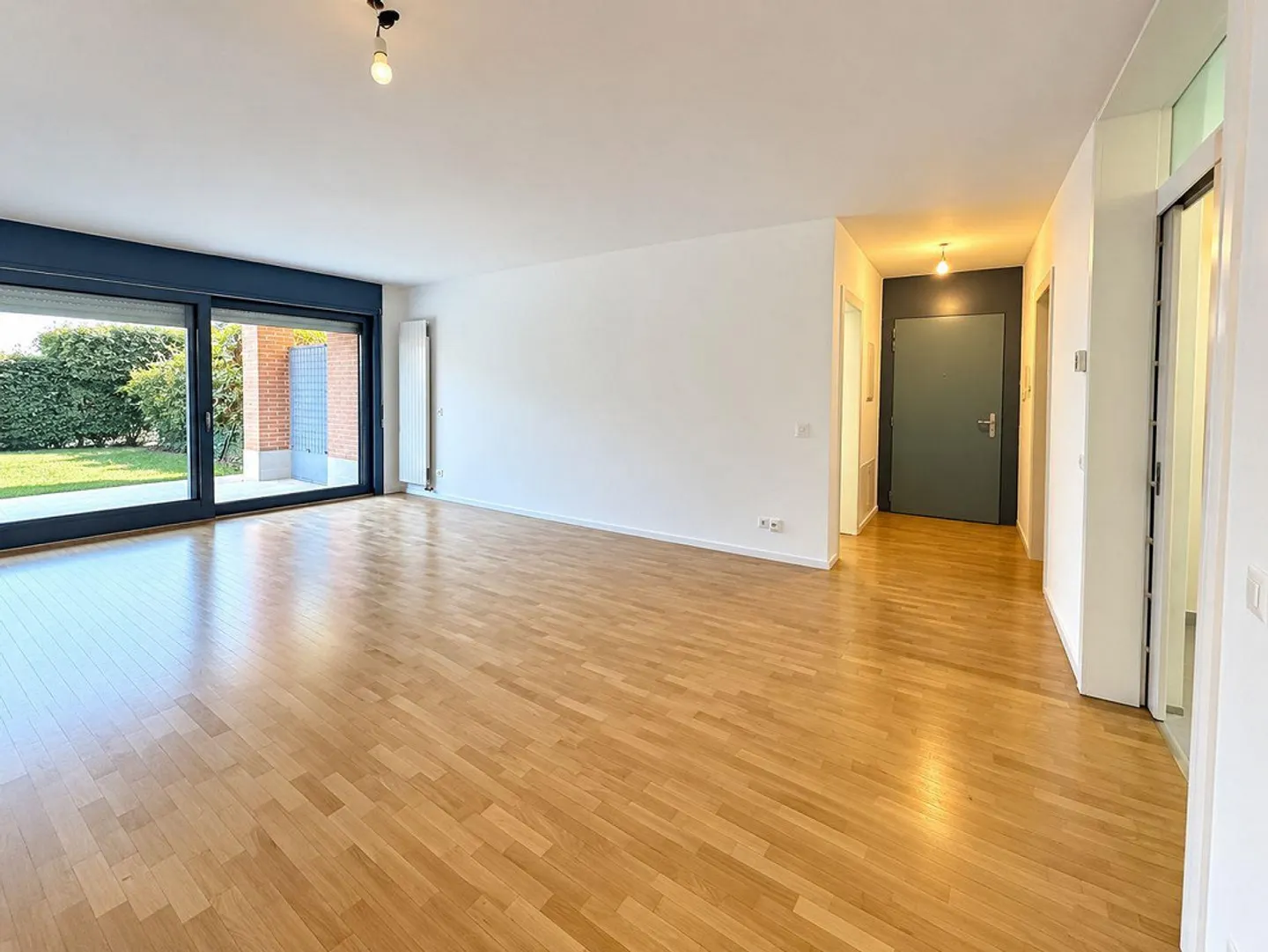 Spacious and bright 4.5-room apartment with terrace and private garden - Photo 5 of 14