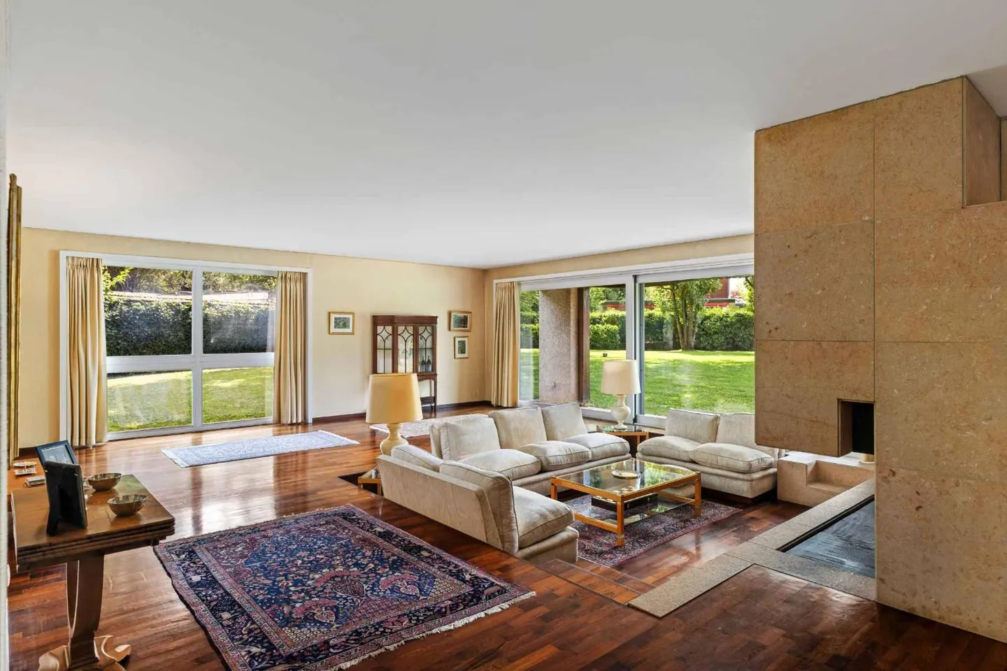 Exceptional property in the exclusive Hameau de Villette - Photo 4 of 13
