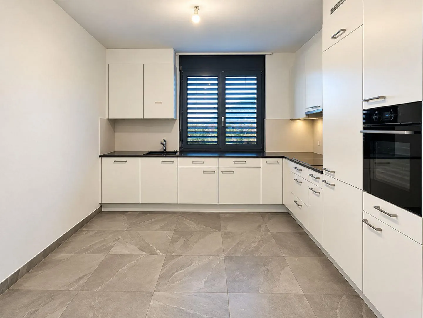 Spacious and bright 4.5-room apartment with terrace and private garden - Photo 6 of 14