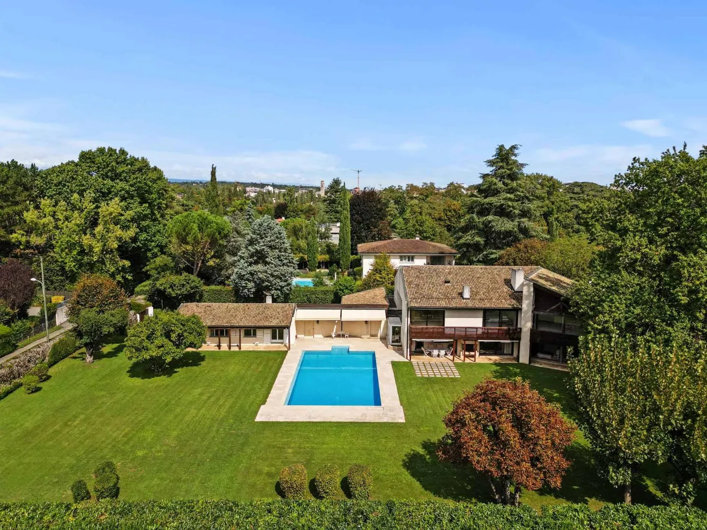 Exceptional property in the exclusive Hameau de Villette - Photo 13 of 13