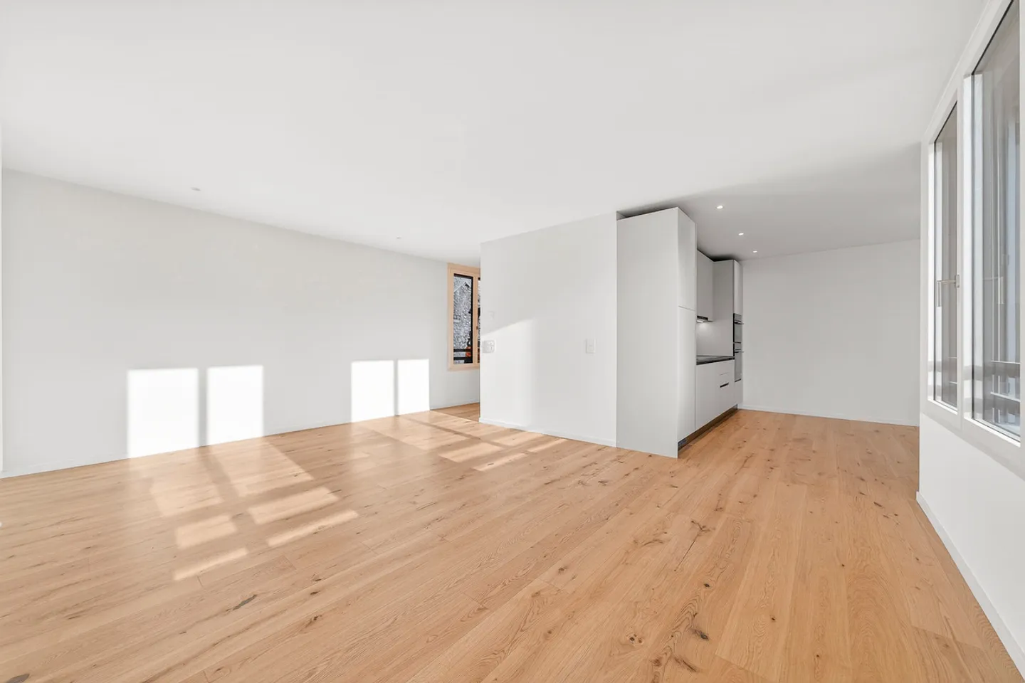 Rare ! Neuf, à l'écart des nuisances et en ville disponible de suite ! - Photo 3 sur 11