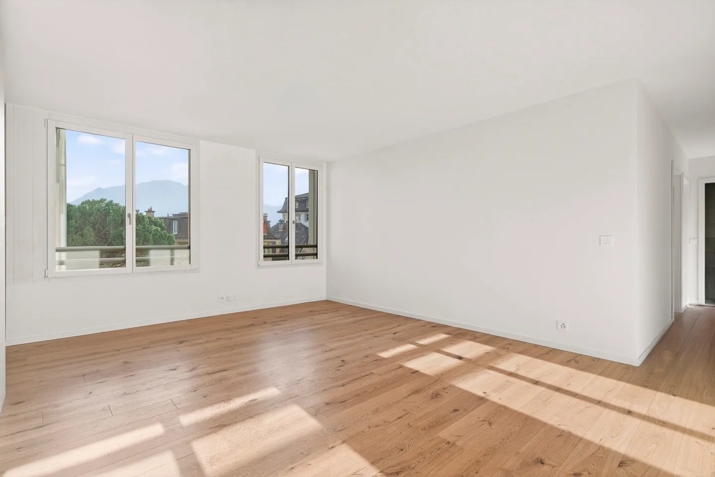 Rare ! Neuf, à l'écart des nuisances et en ville disponible de suite ! - Photo 4 sur 11