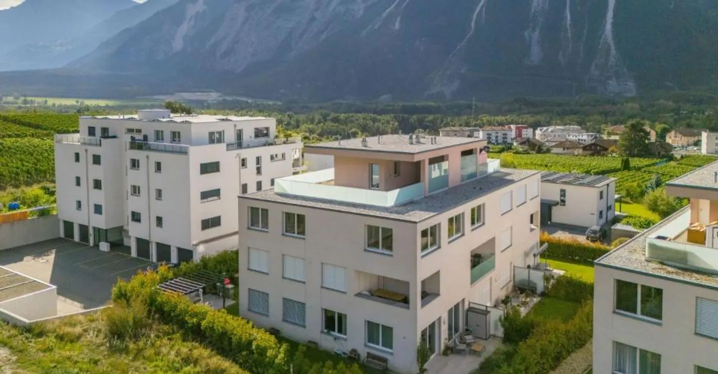 Appartamento duplex moderno in attico con panorama montano - Foto 1 di 11