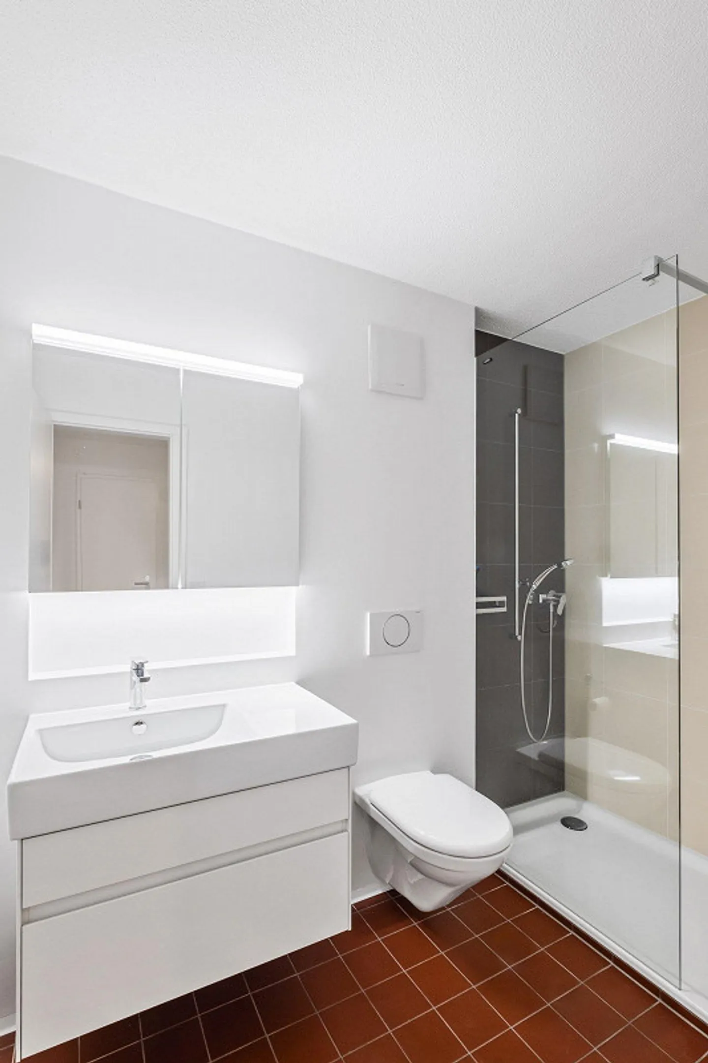 Modern Apartment in Prime Location - Photo 4 of 6