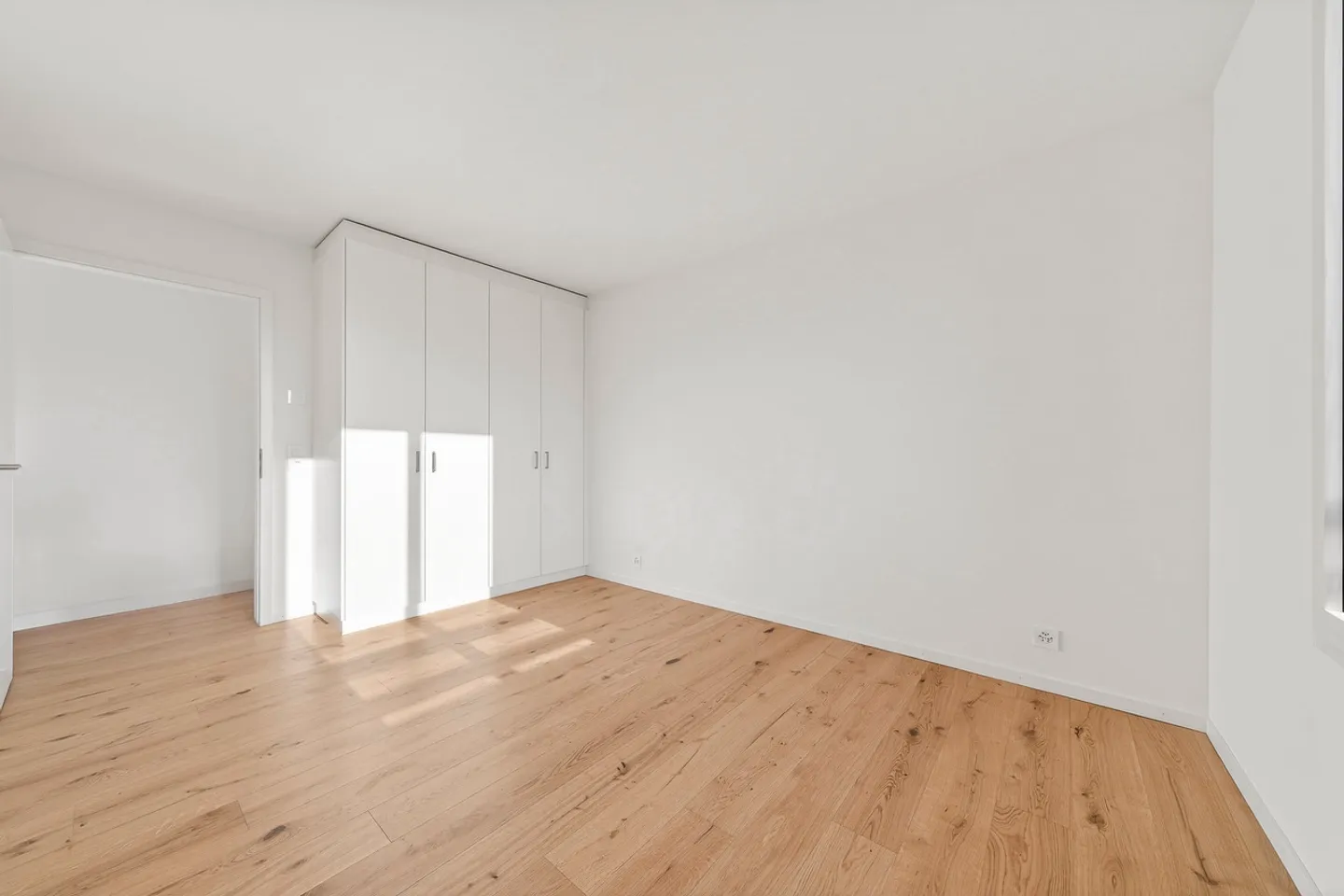 Rare ! Neuf, à l'écart des nuisances et en ville disponible de suite ! - Photo 8 sur 11