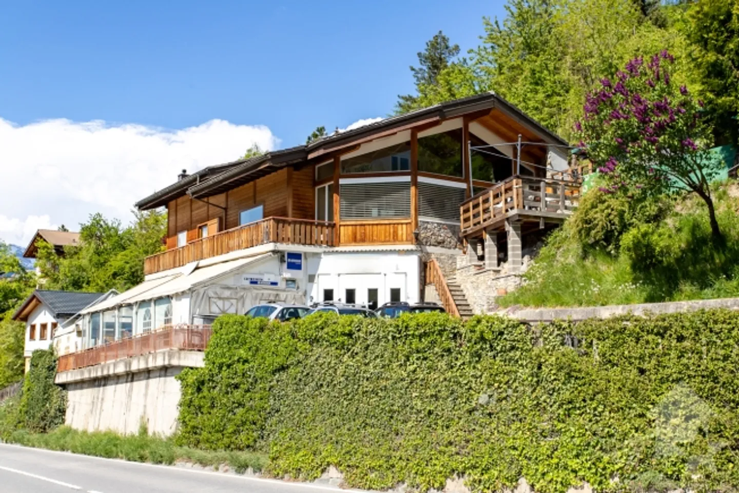 Large 7.5-room house with body shop on the ground floor - rare offer! - Photo 1 of 20